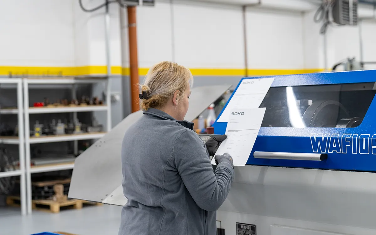 Proizvodnji delavec moški ali ženska