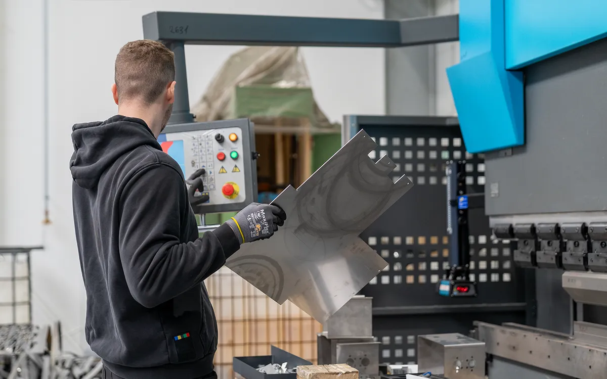 Vodja tehnologije na laserskem razrezu in krivljenju pločevine